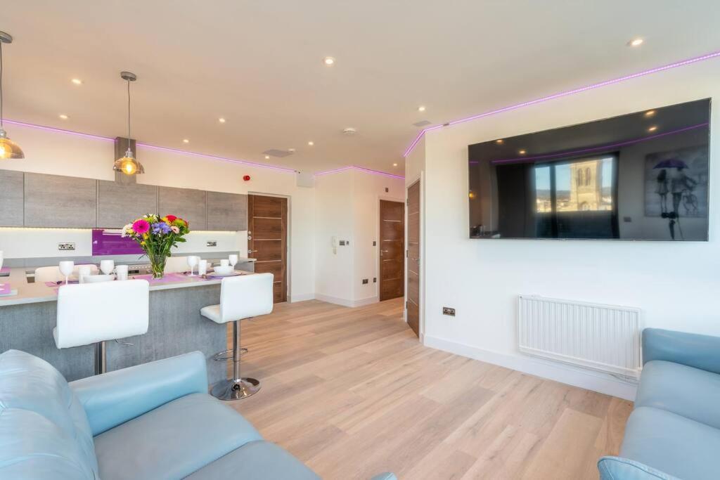 Central Penthouse With Hot Tub & Views 22 Cheltenham Eksteriør bilde