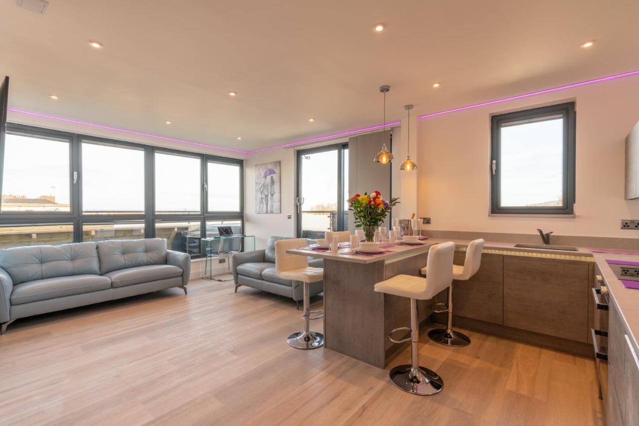 Central Penthouse With Hot Tub & Views 22 Cheltenham Eksteriør bilde